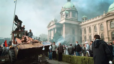 Serbia: la Revolución de las Topadoras derribó a Milošević hace 26 años