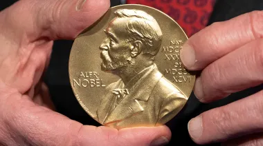 Nobel de Medicina 2026: cómo la optogenética controla neuronas con luz