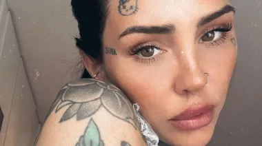 Cande Tinelli sorprendió con su look de entrecasa: lencería de encaje y transparencias