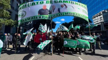 Camioneros acordó aumentos hasta 2027 y un bono extraordinario de $1,2 millones