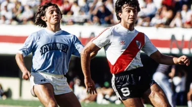 A 42 años de su primer cruce, River recibe a Estudiantes de Río Cuarto con una meta clara