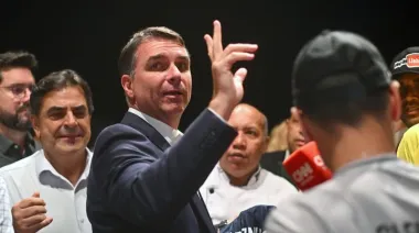 Flávio Bolsonaro reúne a la derecha y advierte que la victoria aún no está asegurada