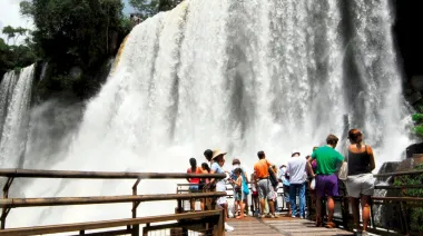 Turismo en el fin de semana largo: el gasto total cayó aunque viajaron más personas