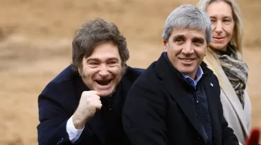 Milei defendió a Toto Caputo y lanzó una fuerte acusación: qué dijo sobre su continuidad