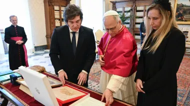 ¿Se puede correr la visita del papa León XIV a Argentina? Qué dijo Javier Milei
