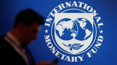 El FMI eleva el crecimiento global, pero alerta por alimentos y energía