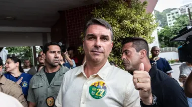 La falla en la propaganda de Flávio Bolsonaro obliga al TSE a reponer el aviso