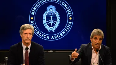 De los lingotes de oro a los USD 1.023 millones: Caputo enfrenta otra denuncia