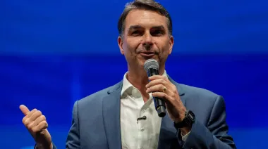 Flávio Bolsonaro confirma debate con Lula y eleva la presión en la recta final