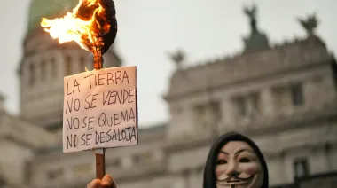 Desalojos, alquileres y tierras: la ley de Milei que avanza en Diputados