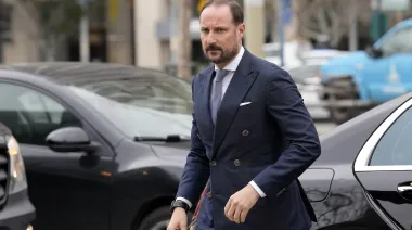Haakon VIII saldrá a recaudar fondos para asistir a 400.000 desplazados