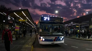 Colectivos del AMBA: qué líneas reducen servicios y qué pasará con las frecuencias
