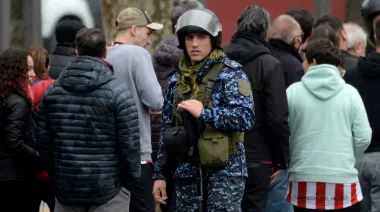 Seguridad en el fútbol: el cambio clave de Kicillof para la Policía Adicional en PBA