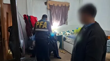 Los reclutaban con falsas ofertas de trabajo y los amenazaban con armas: nueve detenidos por trata de personas