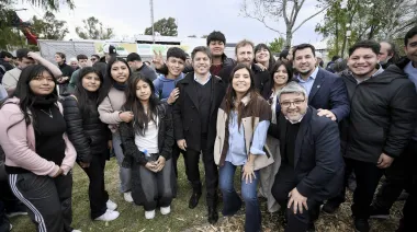 Kicillof lanzó un programa de empleo joven en PBA: por qué se relaciona con el ambiente