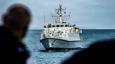 La UE impulsa cables submarinos y satélites para reforzar su presencia en el Ártico