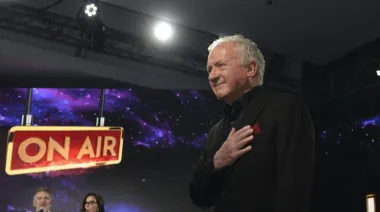 Julio Lagos se emocionó al recibir un premio por sus 65 años en la radio: "Es la vida de todos los días"