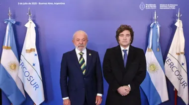 Milei volvió a cruzar a Lula tras el debate con Flávio Bolsonaro en Brasil