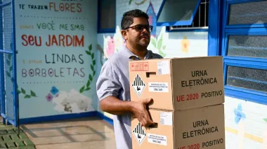 Transporte colapsado y urnas abiertas más tiempo: así se alteró la elección en Brasil