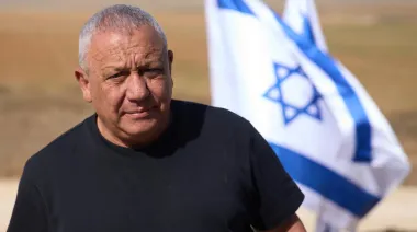 Quién es Gadi Eisenkot: el exjefe militar que desafía a Netanyahu con Yashar!
