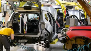 La UIA confirmó otro retroceso industrial y se profundiza la crisis productiva