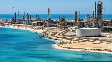 Los hutíes afirman que atacaron la mayor refinería saudita y sube el petróleo