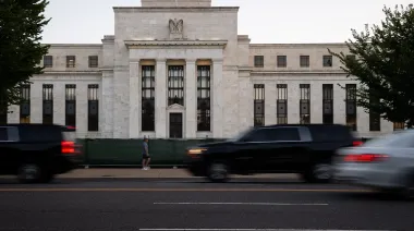 La Fed decide hoy las tasas: cómo puede cambiar el costo de tarjetas y préstamos