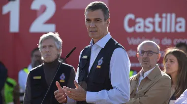 Pedro Sánchez bajo presión por el choque de trenes a un mes de las elecciones