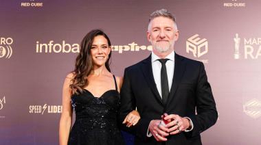Los looks de Luciana Rubinska y Luis Novaresio en la alfombra roja de los Martín Fierro de Radio