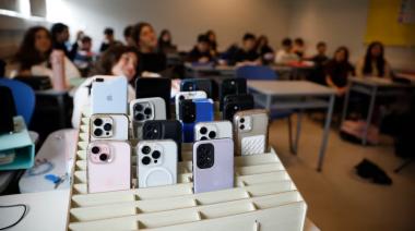 La Legislatura de PBA prohibió los celulares en las escuelas: qué falta para que rija