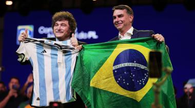 Fuga de Flávio Bolsonaro: las 14 preguntas que quieren hacerle a Santilli sobre Milei