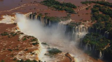 Cierran preventivamente la Garganta del Diablo por una fuerte crecida del río Iguazú
