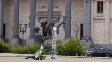 A 55 años de la tragedia del ballet del Teatro Colón, reactivan la fuente de Plaza Lavalle