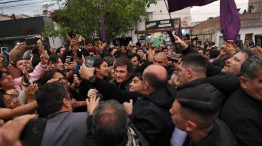 Milei llegó a Catamarca y lo recibieron 1.200 militantes: qué busca con su primera visita