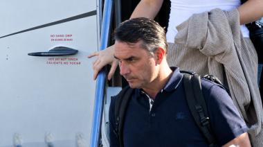 Flávio Bolsonaro y el avión que aterrizó en San Fernando: qué le exige Juliano a Santilli