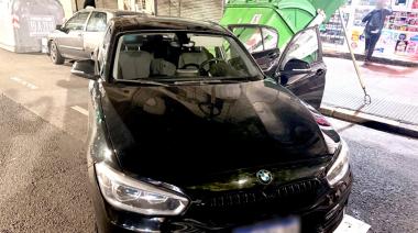 Una patente ilegible, fuga y choque: qué escondía un BMW por las calles de Boedo