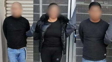 Tres colombianos fueron detrás de un Mercedes para robarlo y cayeron al intentar abrirlo