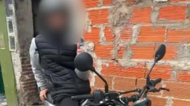 Video | Mostraba en TikTok las motos que robaba: cómo cayó un joven con pedido de captura