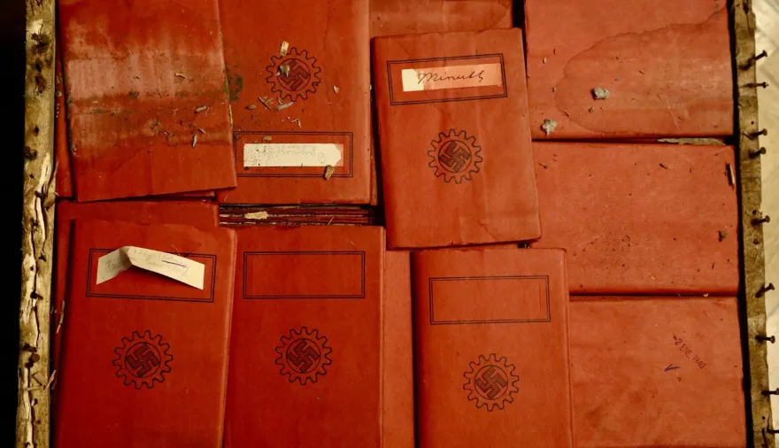 Descubrieron cajas con fichas de afiliación nazi en en el archivo de la Corte Suprema