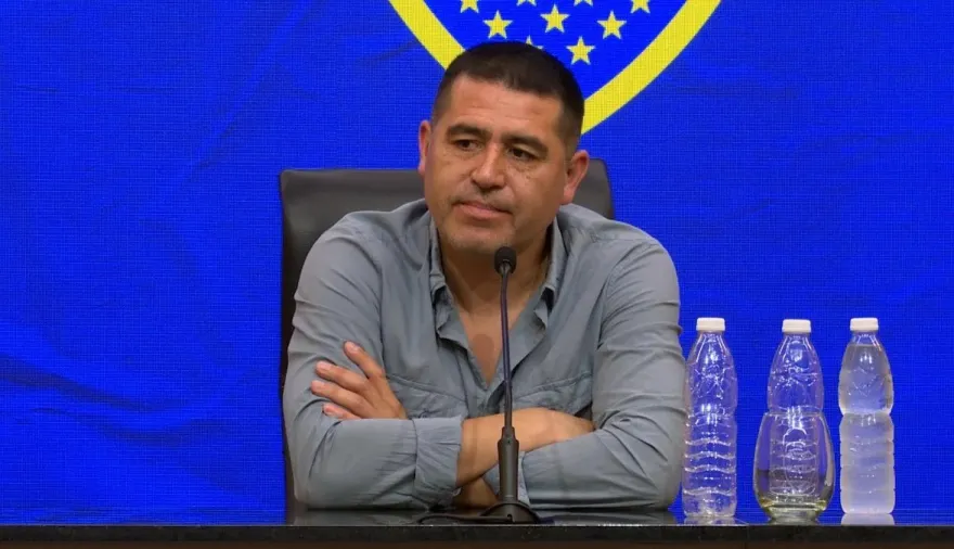 Un funcionario de Patricia Bullrich denunció a Riquelme por asociación ilícita