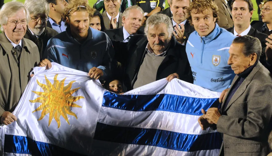 Nacional, Peñarol y Cerro despidieron con dolor a Pepe Mujica