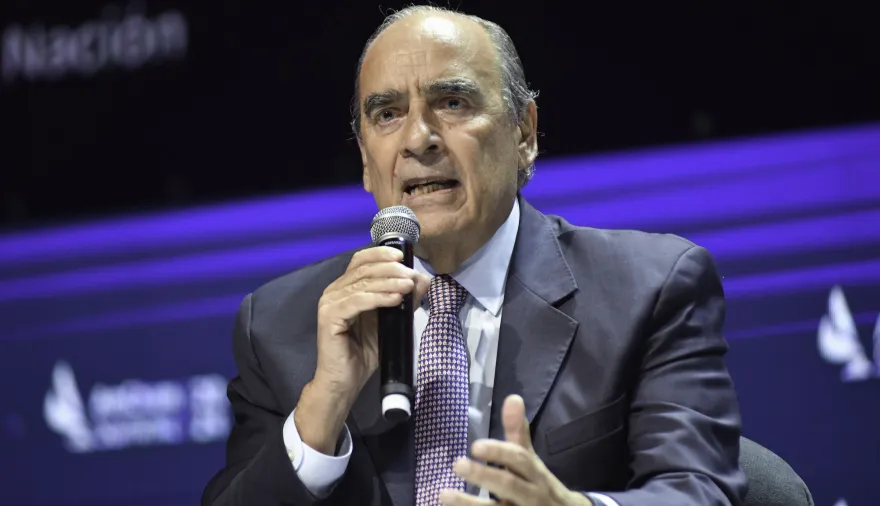 Francos explicó la demora en el anuncio por los "dólares del colchón"