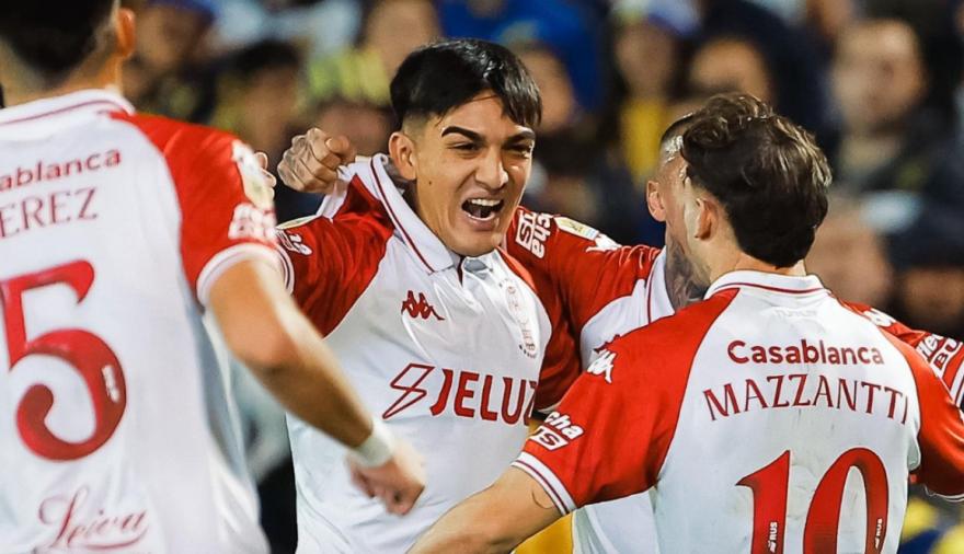 Huracán dio el batacazo en Rosario, le ganó a Central y es semifinalista