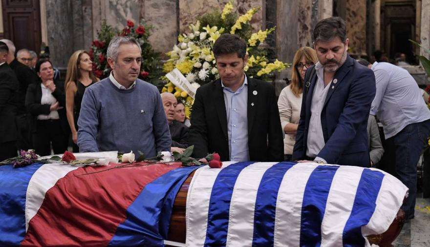 Axel Kicillof despidió a Mujica en Uruguay y cuestionó al libertario que celebró su muerte