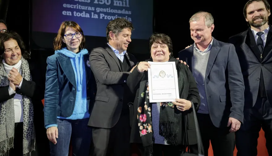 Kicillof entregó viviendas en Monte: “Si acá estuviera alguien de Milei no habría escrituras”