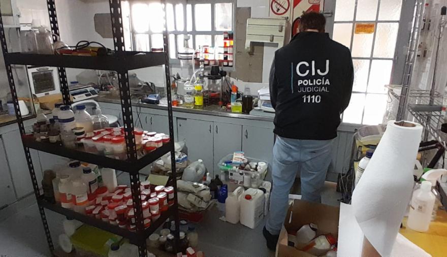 Clausuran laboratorio ilegal en Barracas por desechar químicos en la red cloacal