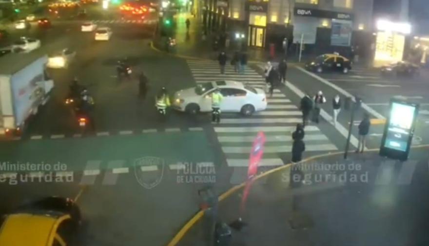 Atropelló a una agente de tránsito en el Microcentro y fue detenido