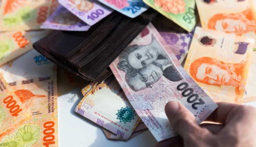 ¿Chau "peso", hola "argentum"? Polémico proyecto en Diputados para crear una nueva moneda