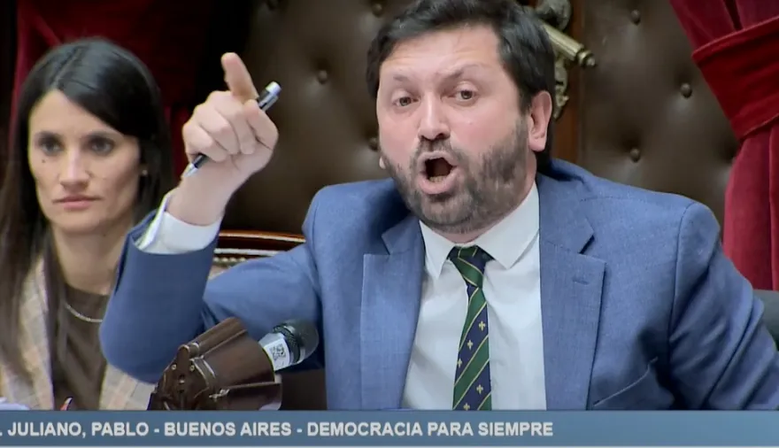 Conan, Menem y los "cocoritos": Pablo Juliano calentó el Congreso por YPF