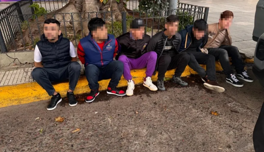 Lo buscaban por robo y el crimen de un agente e intentó sobornar a la Policía con joyas y dólares